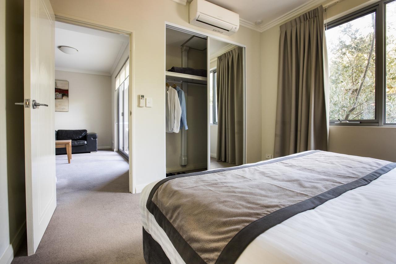 Zappeion Apartments Perth Exterior foto